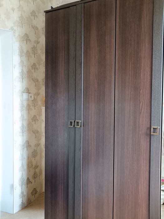 Продам шкафы и диван