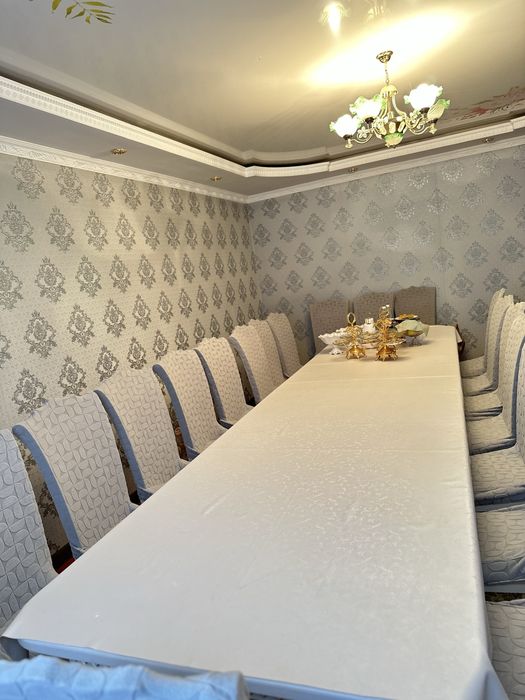 Стол сатылады 22 орындыгымен