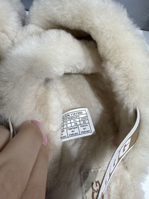 Пухени сандали UGG