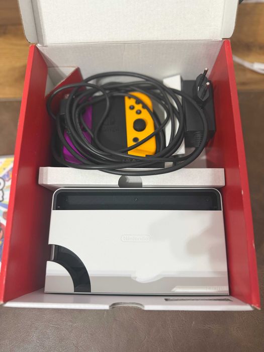 Nintendo Switch OLED White + 512GB + 12 игри + Допълнителни Joy-Con