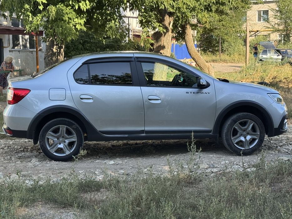 Продам рено логан степвей