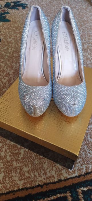 Женский туфлилар сотилади