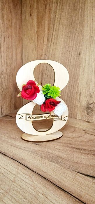 Дървени осмици с цветна декорация