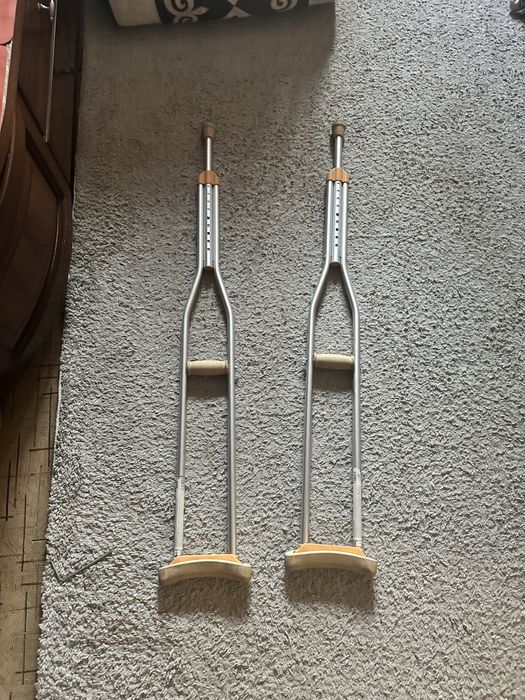 Костыли регулируемы под рост любой рост