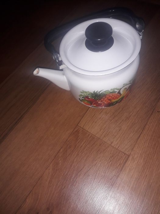 Продам чайник эмалированной