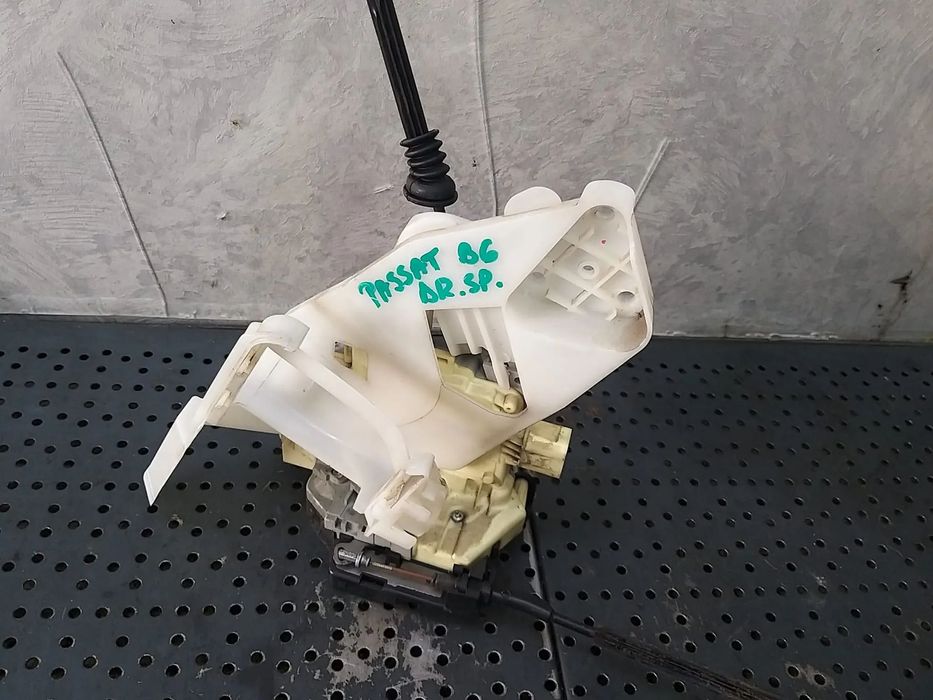 Broasca usa dreapta spate vw passat b6 3c4839016a