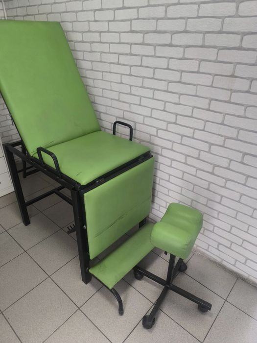Продам кушетку складную