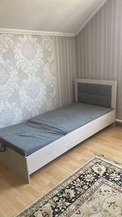 Кровать в хорошем состояний