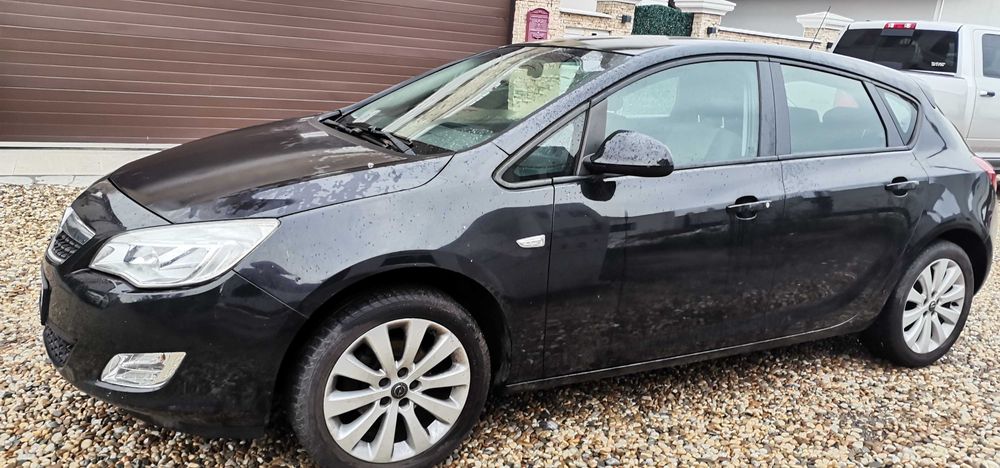 Vand Opel Astra J 1.6 benzina 2011, mașina personală