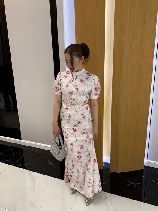 Атласное платье.