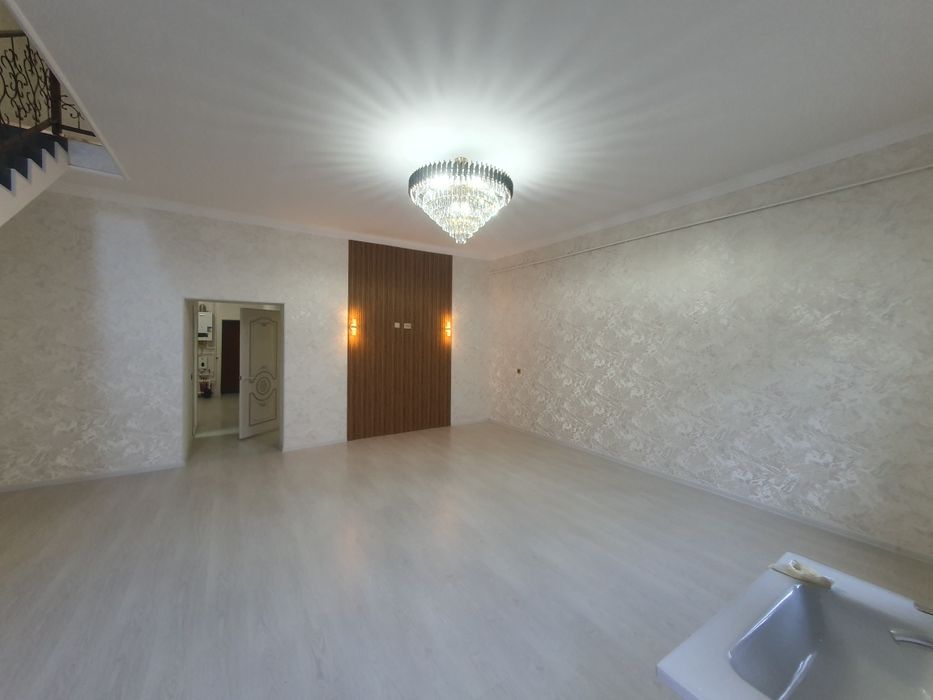 Yangi qirilgan, yashashga tayyor kottej sotiladi