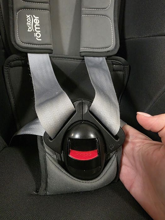 Scaun auto cu Isofix Britax Romer Dualfix M i-Size, Rotativ, 61-105 cm