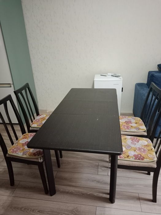 Стол и стулья 4 шт