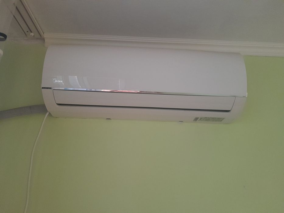 Кондиционер" Midea "в идеальном состоянии