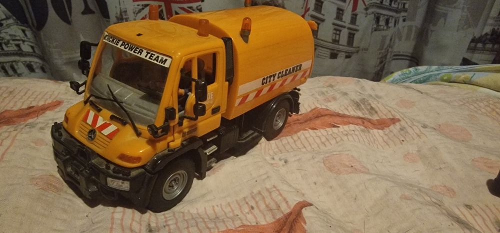 Auto utilitare de jucarie