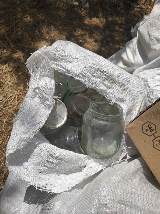 Подарявам буркани всякакви видове