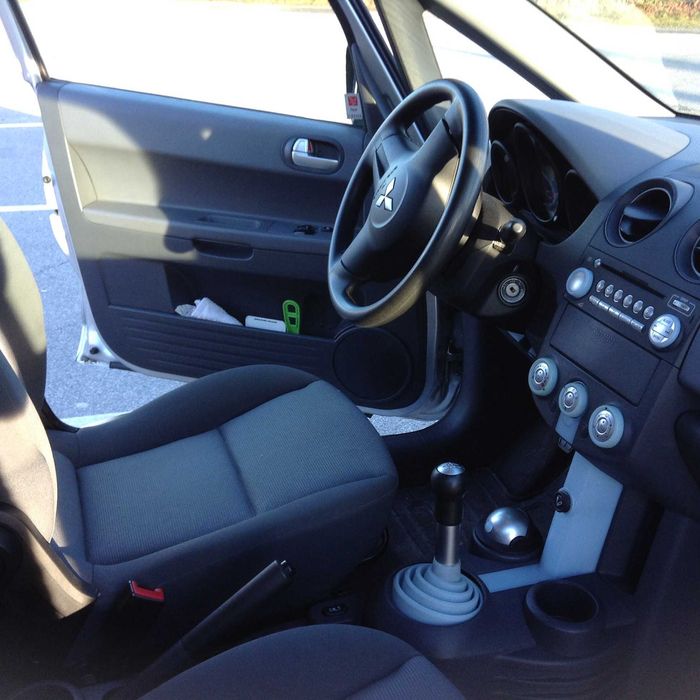 MITSUBISHI COLT 2005 отлично техническо състояние. Колата е в гараж. 83000 km.