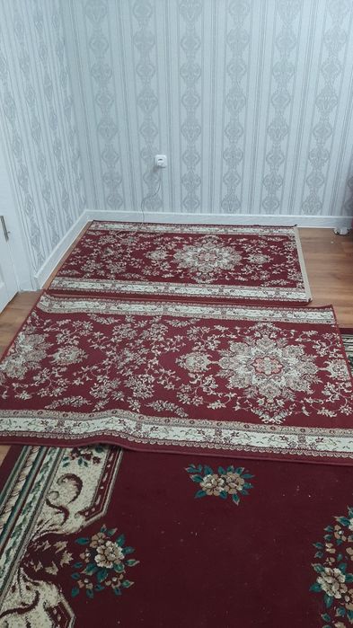 Дорожка б.у 3 штук размер 1*3,5м. 1*1,50м. 1*1,40м.