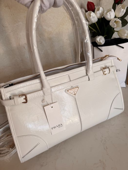 Дамска чанта Prada Bonnie среден размер