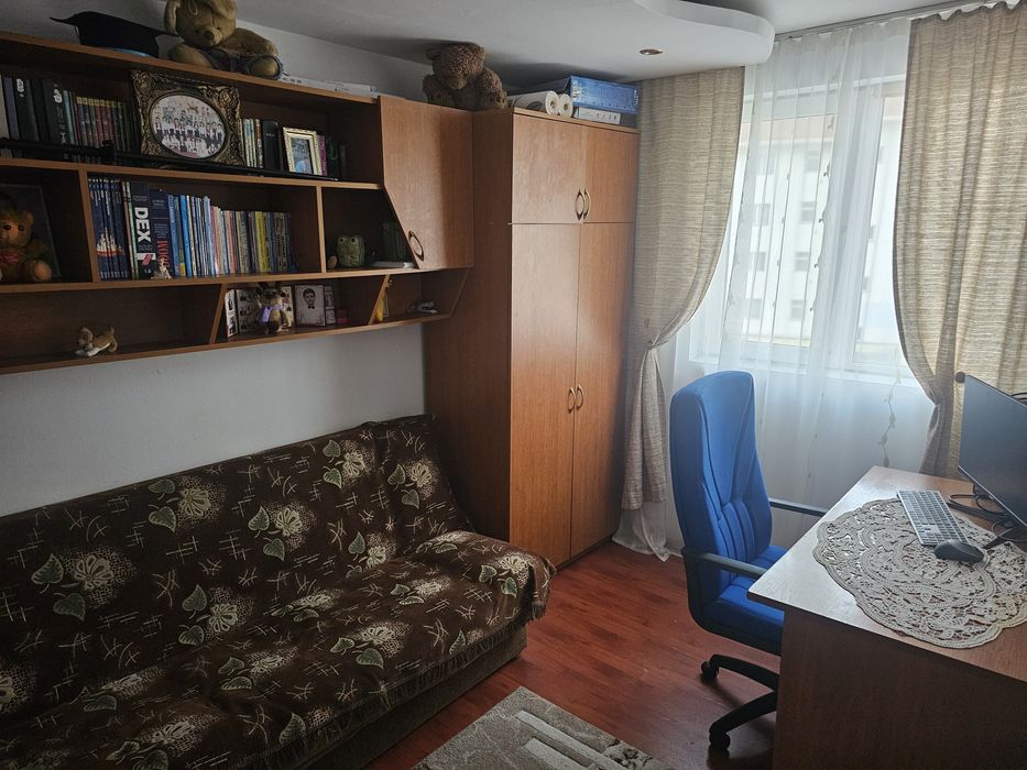 Apartament 3 Camere zona Piata 9 mai de închiriat