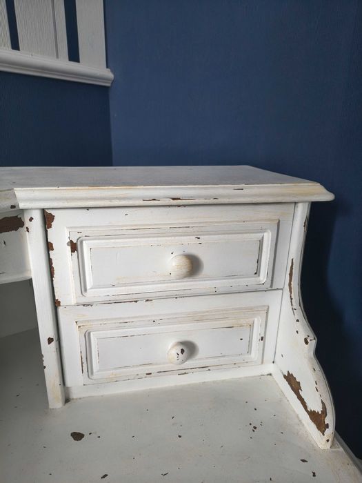 Ретро маса с уникален дизайн