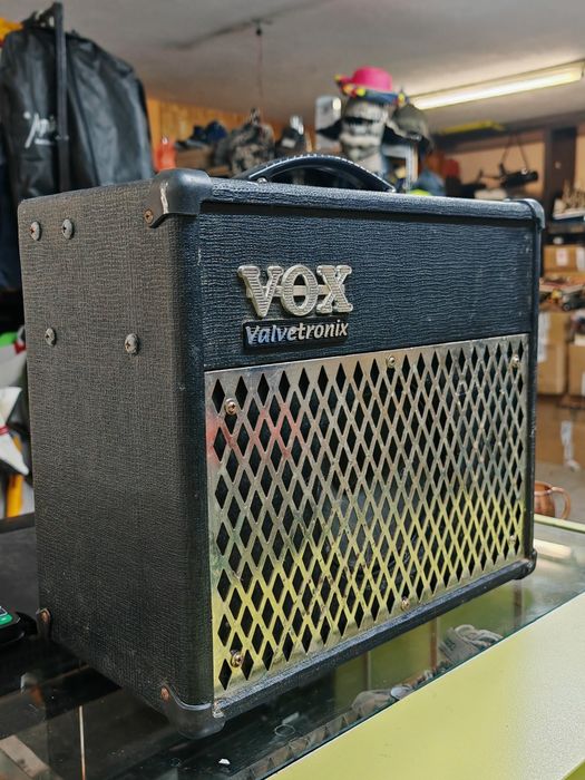 Лампово кубе VOX AD15VT