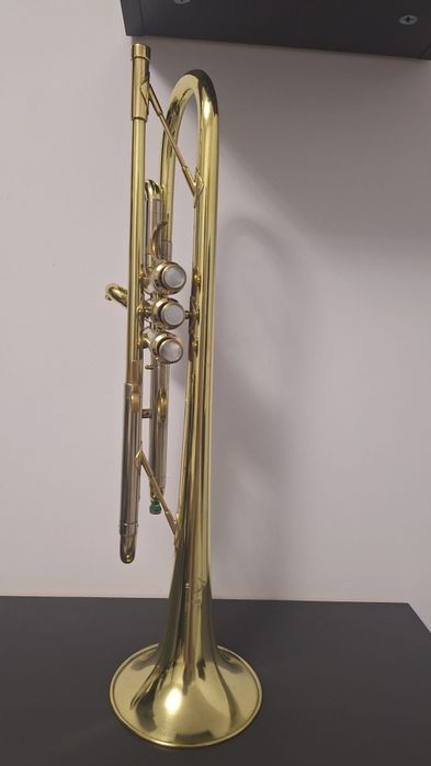 Vând trompetă Selmer Chorus J80