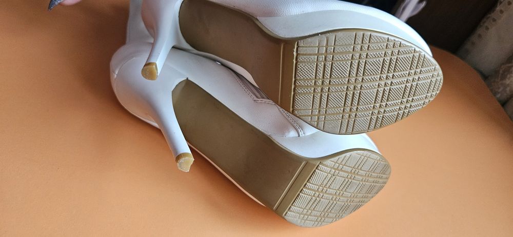 Белые сапожки демисезонные