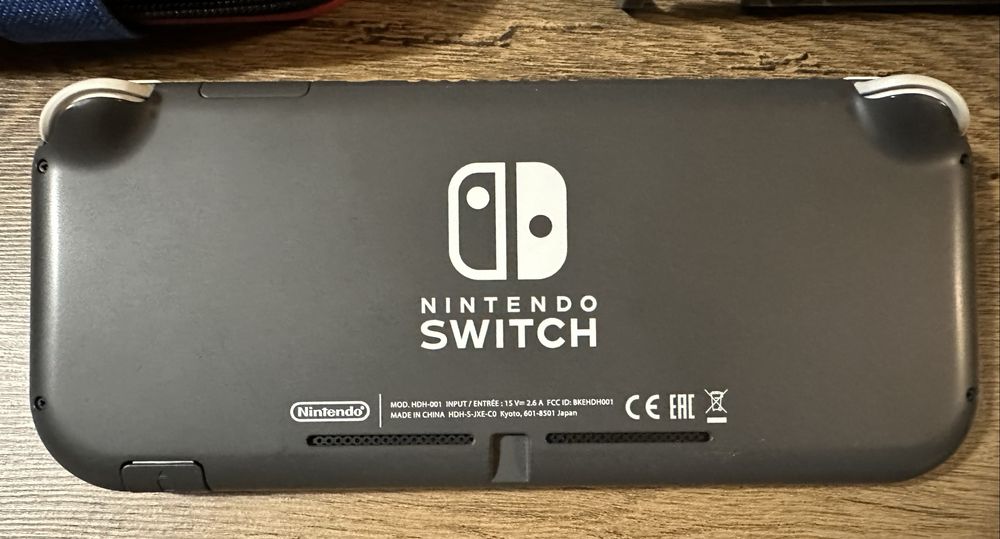 Nintendo Switch Lite + 128гб карта с игри + PicoFly + калъф и кейс