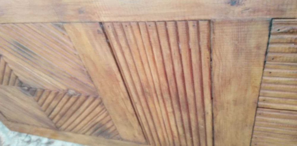 Входная деревянная утеплённая дверь