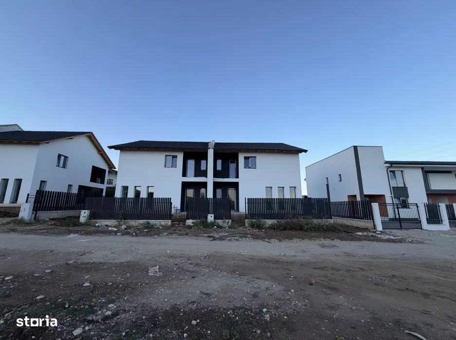 Duplex de vanzare Cetate - Zona piata