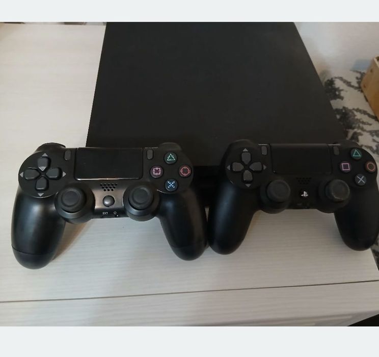 PS 4 plus 2 Jocuri