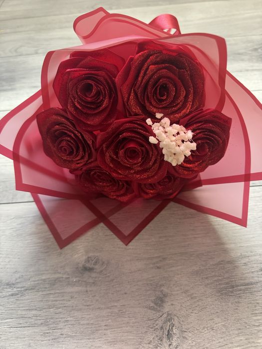 Buchet 7 trandafiri din satin