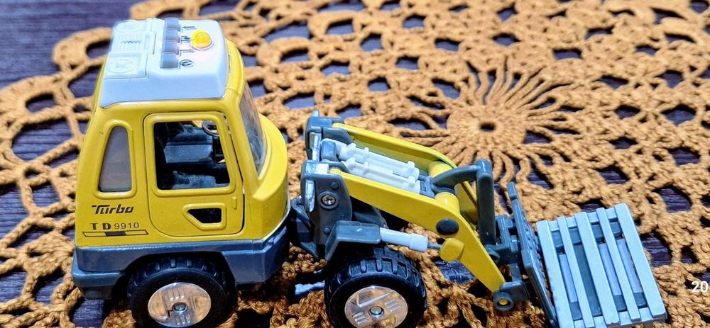 Продам  игрушечные машинки