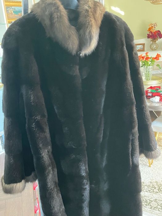 Haina de nurca maro blana naturala