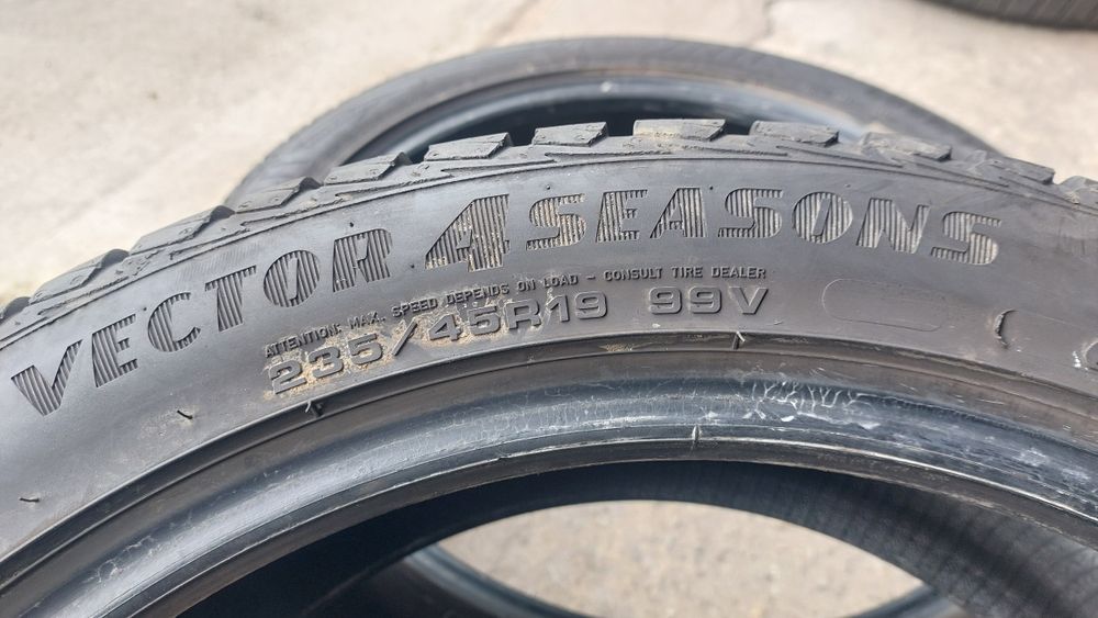 Всесезонни гуми 235/45/19 Goodyear Vector4Seasons 2 броя