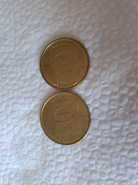 Продавам различни монети.