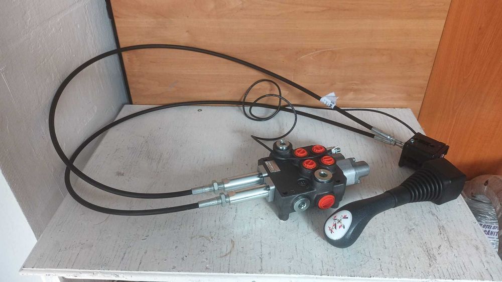 Distribuitor hidraulic P80 cu joystick Granit