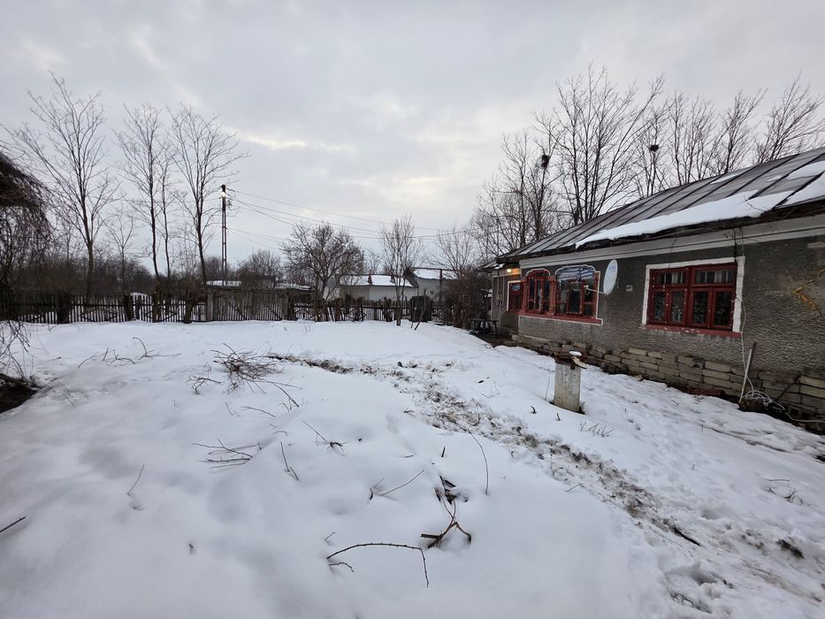 Casă bâtrânească 74 mp și curte 1080 mp intravilan  com Braniștea Titu