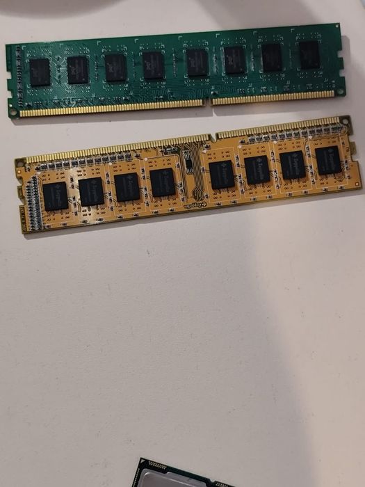 2 оперативы для компьютера по 1500 за штуку