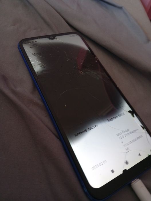 Redmi 9с в хорошем состоянии но дисплей потёк