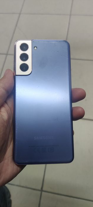 Продам Самсунг S21.