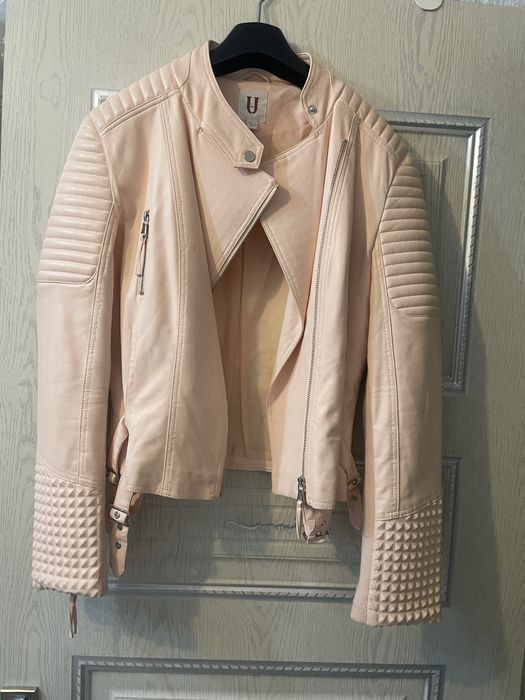 Короткая куртка.