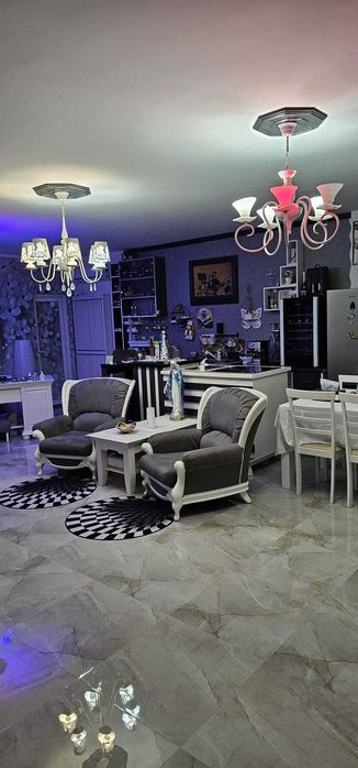 Casa de vanzare cu anexe