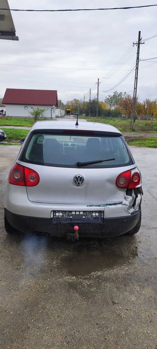 Dezmembrez Golf 5 hatchback 2.0 BMN cu 2 axe cutie KDS cod vopsea LA7W
