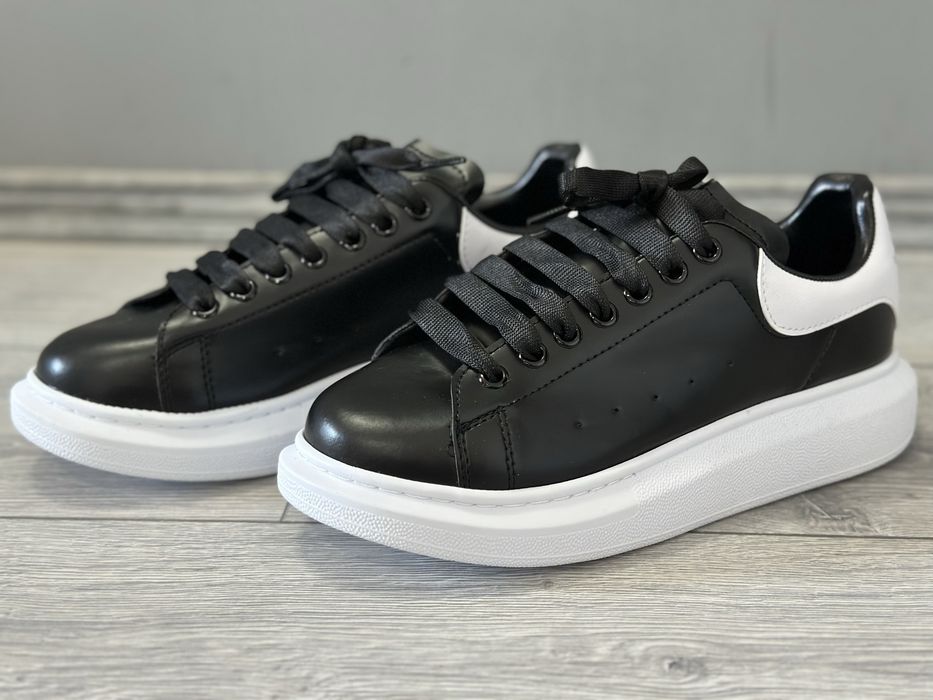 Alexander Mcqueen - Black and White - 40-44 *nu versace , gucci  nike , yeezy , lv , valentino , dior