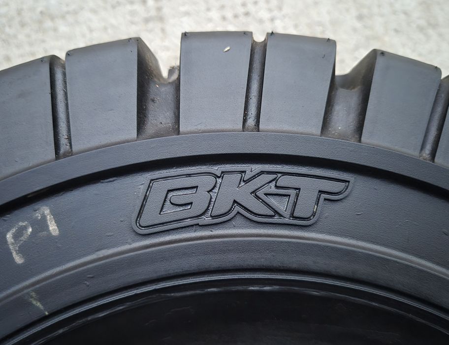 Vând 2buc 18 x 7 - 8 (180/70 - 8) BKT Maglift stivuitor
