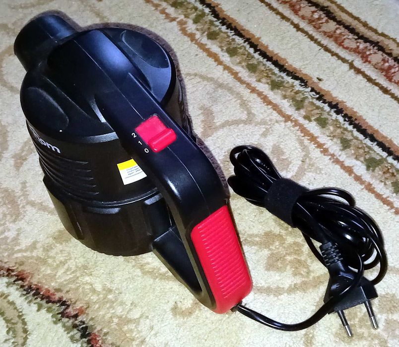 Въздушен ел. компресор с мощност - 600W с осем вида накрайници.