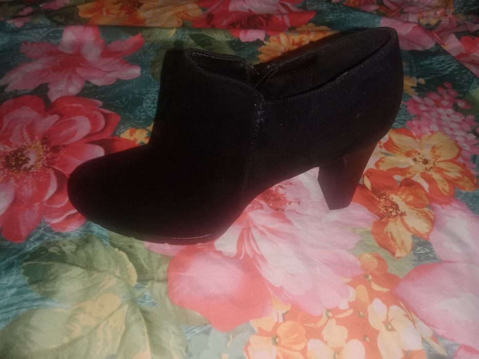 Продам туфли новые