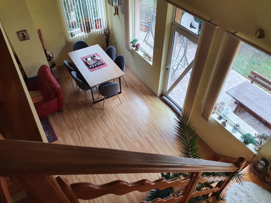 Под наем вила на 200м.от минералният гейзер